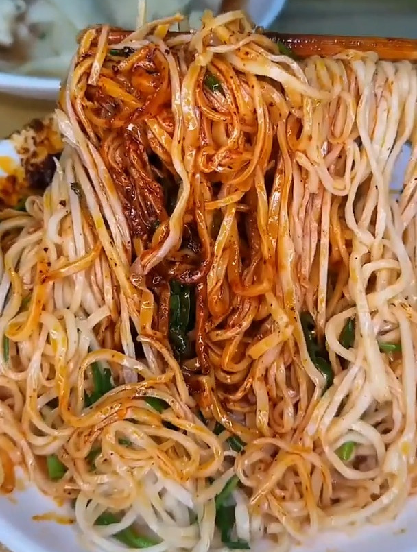 甘肃西和县的杠子面满大街都是