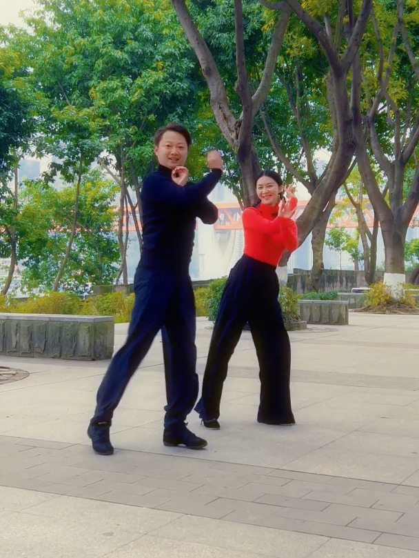 舞蹈《太阳出来喜洋洋》送给大家!