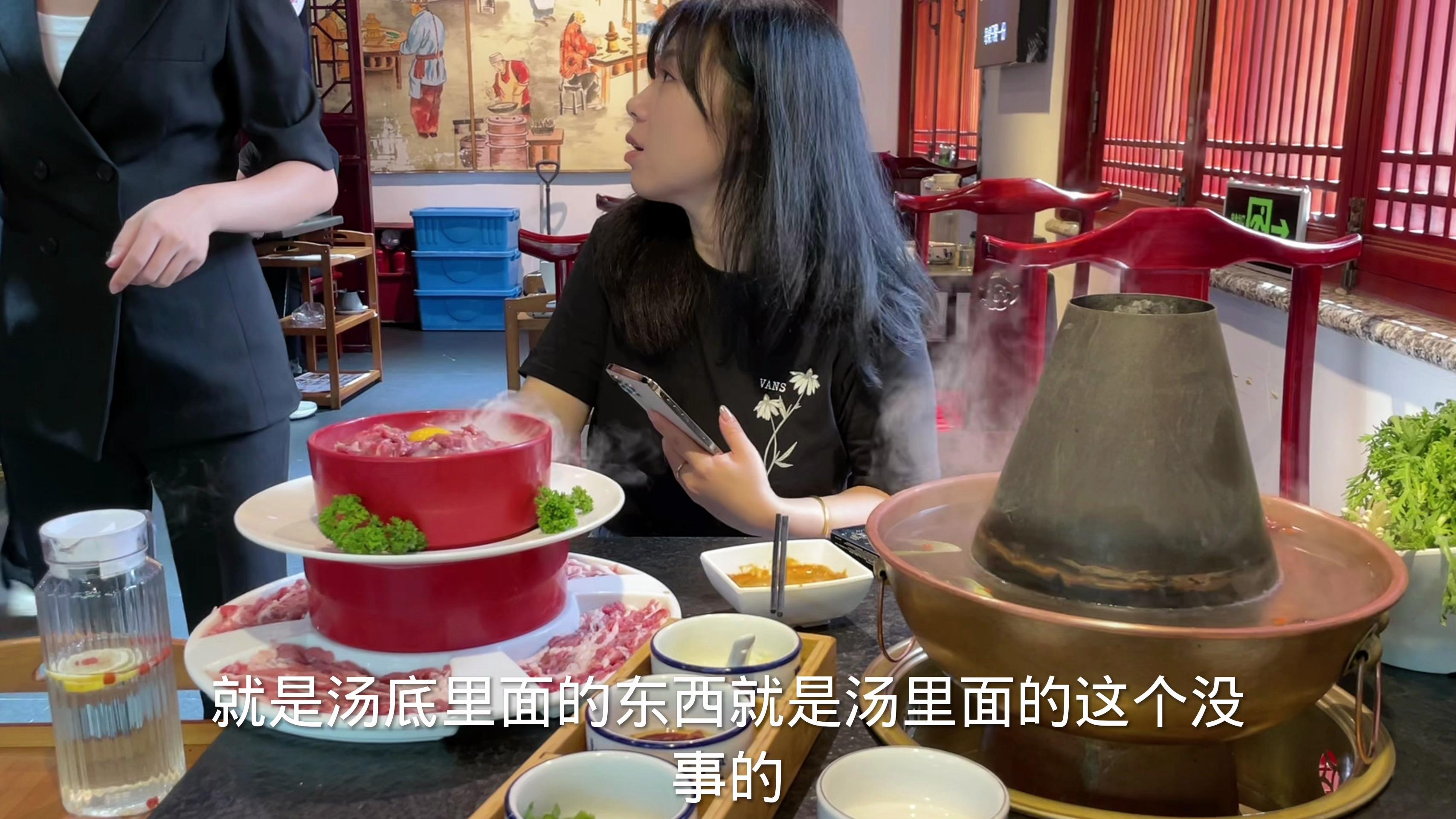 在火锅汤底吃出异物,看看人家这解决问题的态度