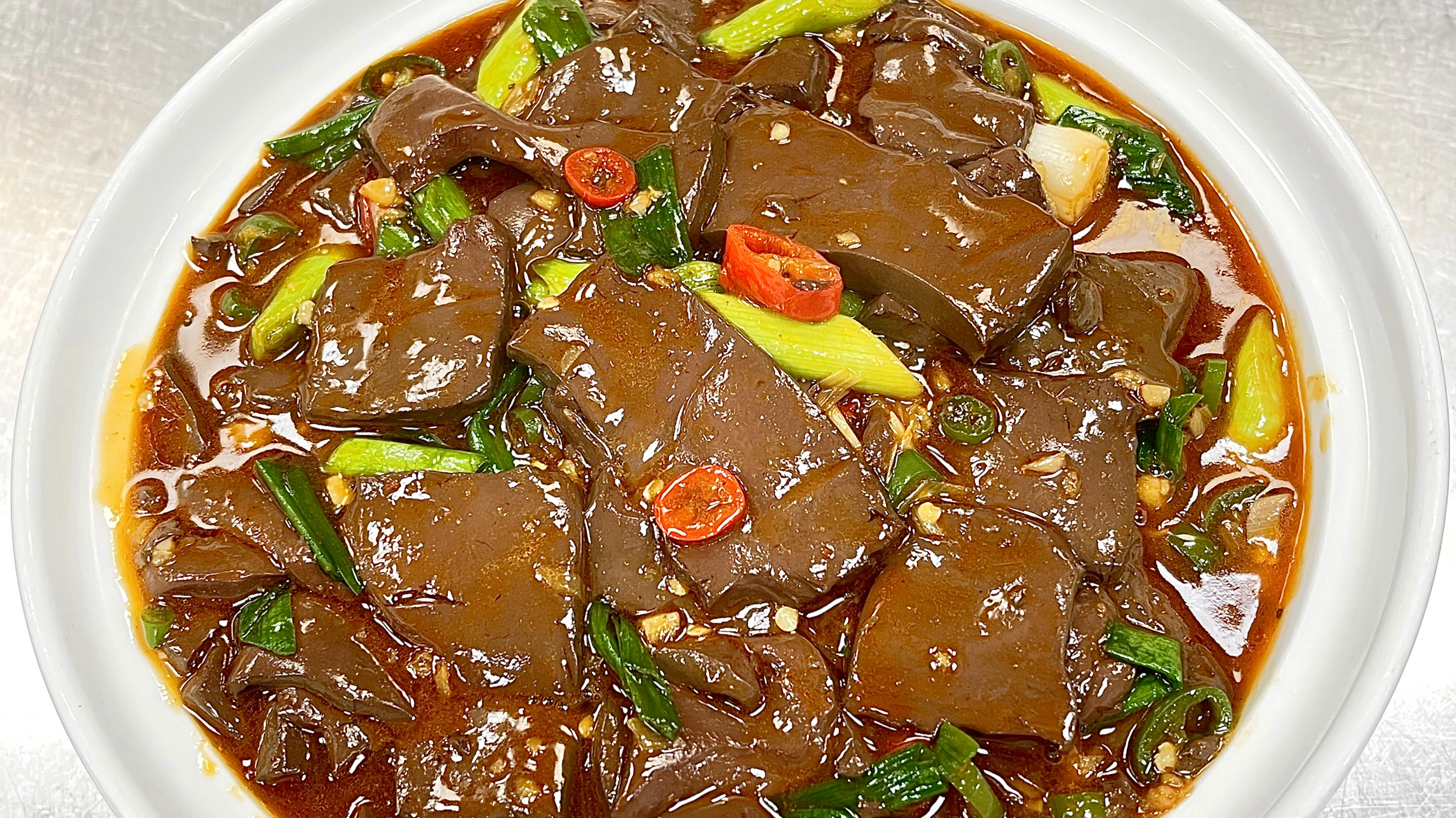 蒜苗炒鸭血想要好吃,记住这几个诀窍,出锅香辣滑嫩,开胃又下饭