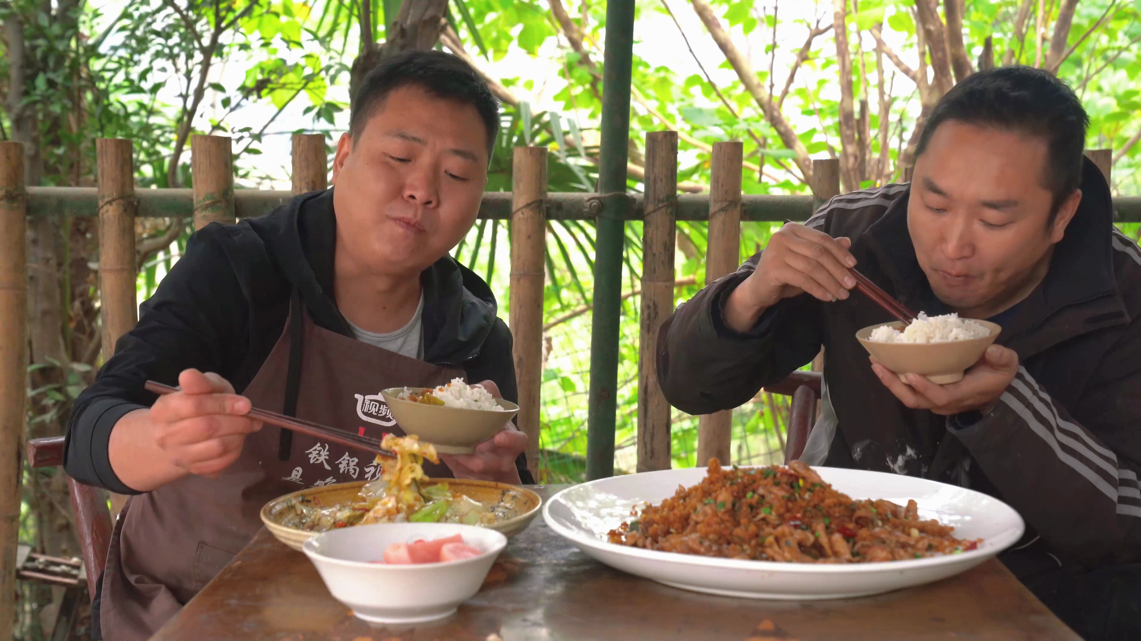 肥肠就这样炒,不喜欢吃肥肠的人都能吃两碗饭