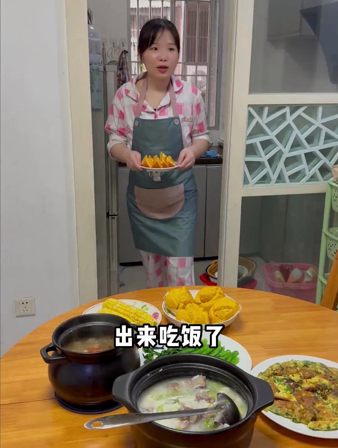 今天给孩子炖雪梨银耳汤,美好又平凡的一天