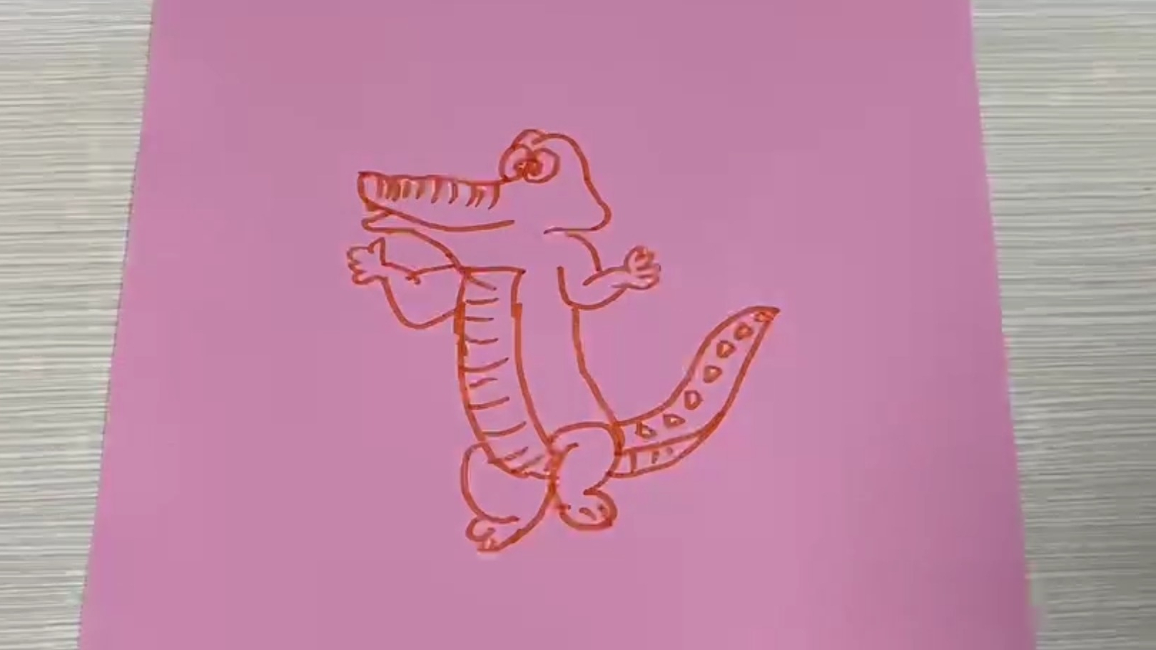 今天教大家画一个鳄鱼先生