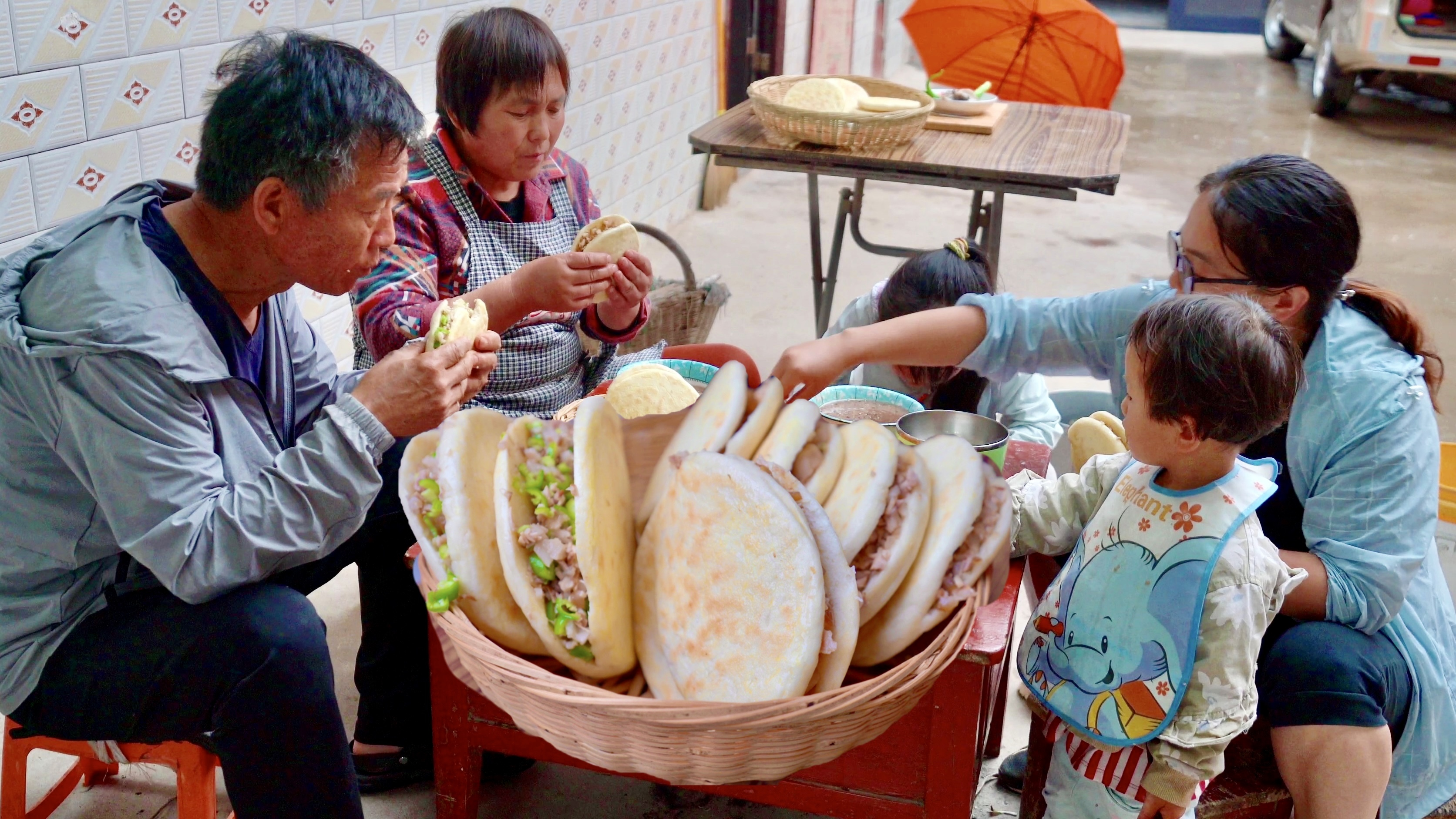 陕西特色美食-肉夹馍，在家这样做，肉嫩饼也香！