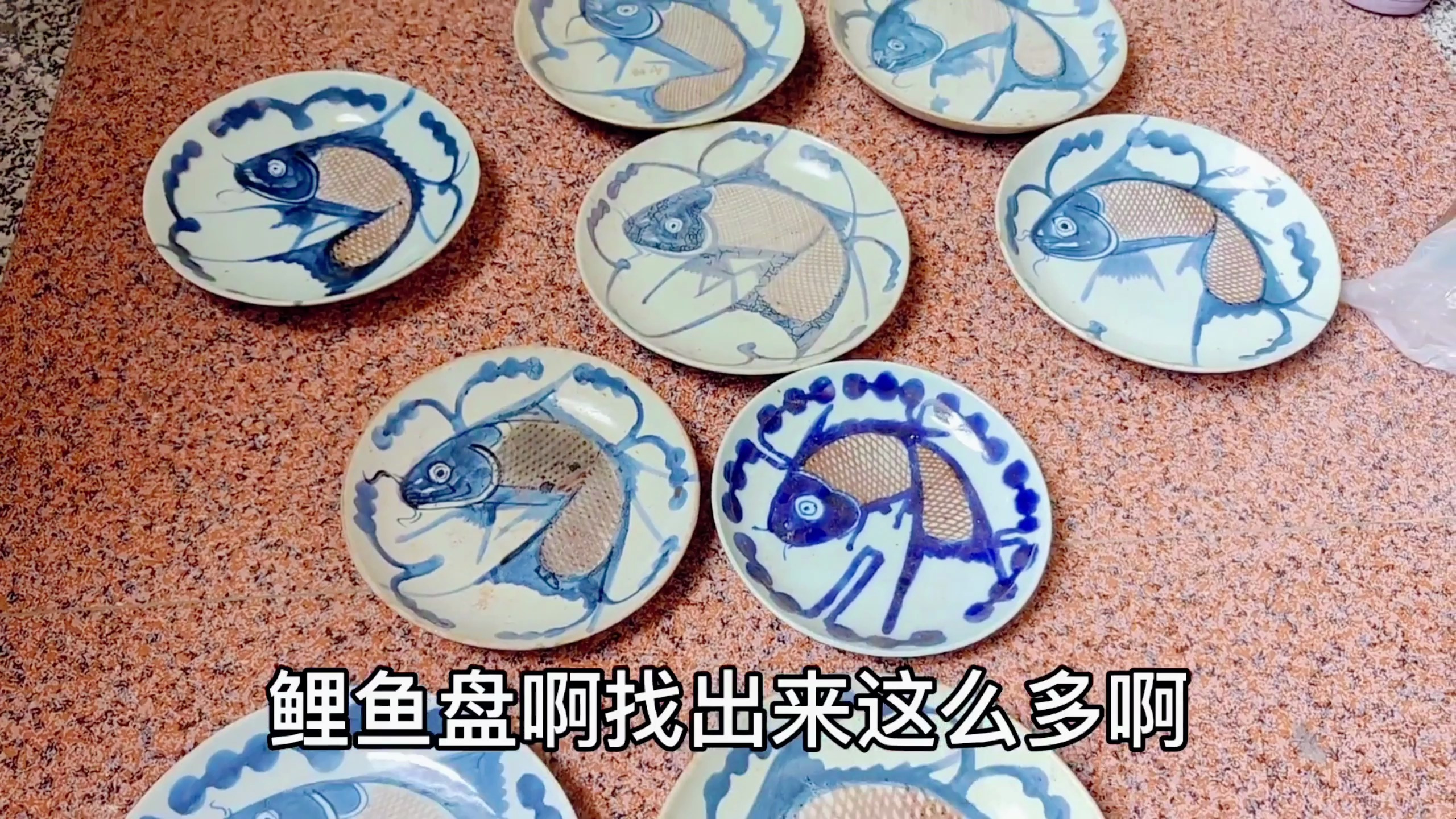 村民在老箱子意外发现多件古代瓷器,龚哥见后暗喜!