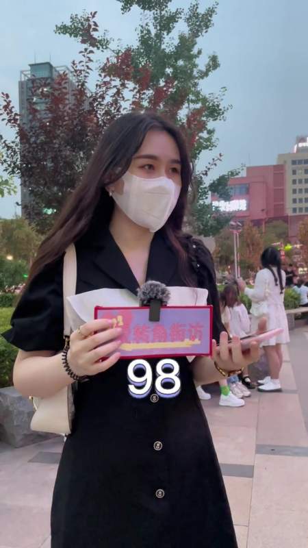 98年喜欢个子高听她话的石家庄小姐姐 街头采访 石家庄 美女-度小视