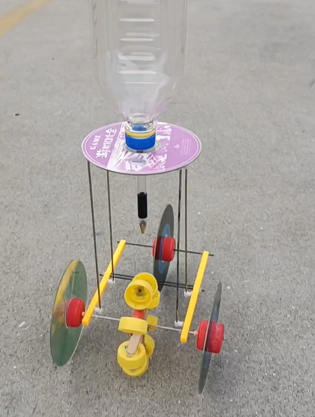 手工制作创新玩具,加水就能跑,无敌加水光碟轮!