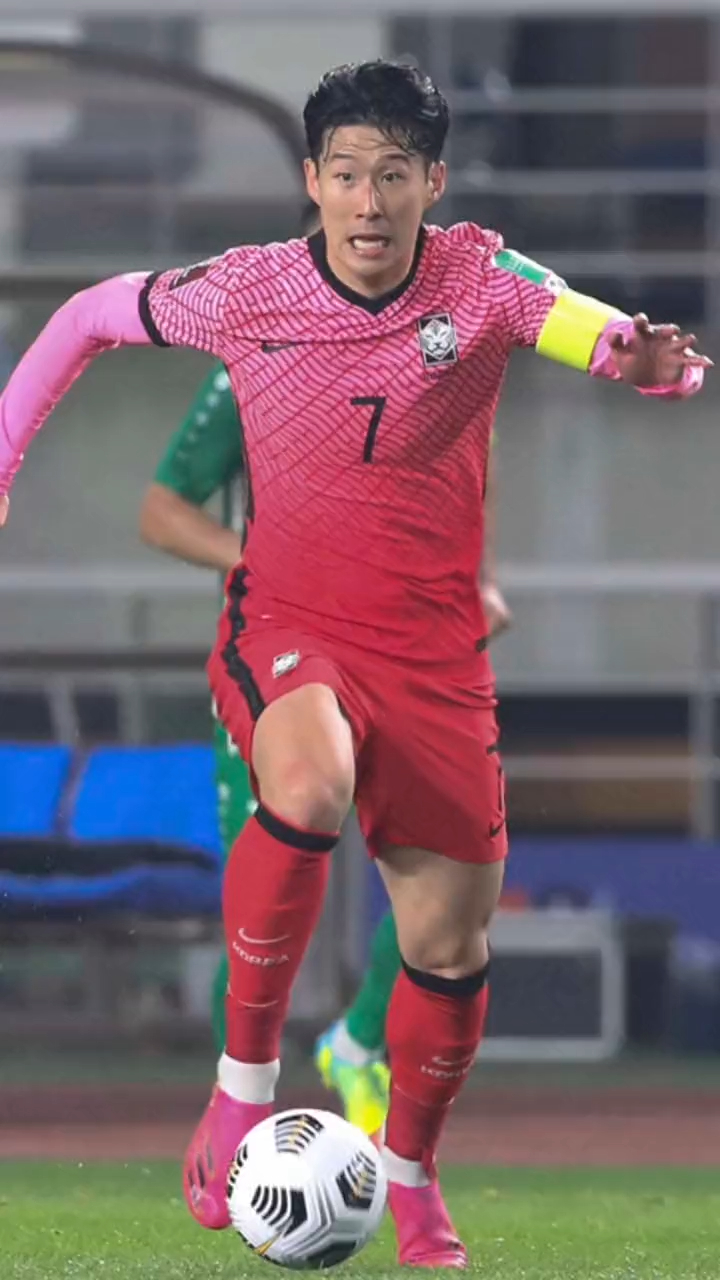 孙兴敏世界波金英权破门韩国2比0伊朗登顶小组榜首