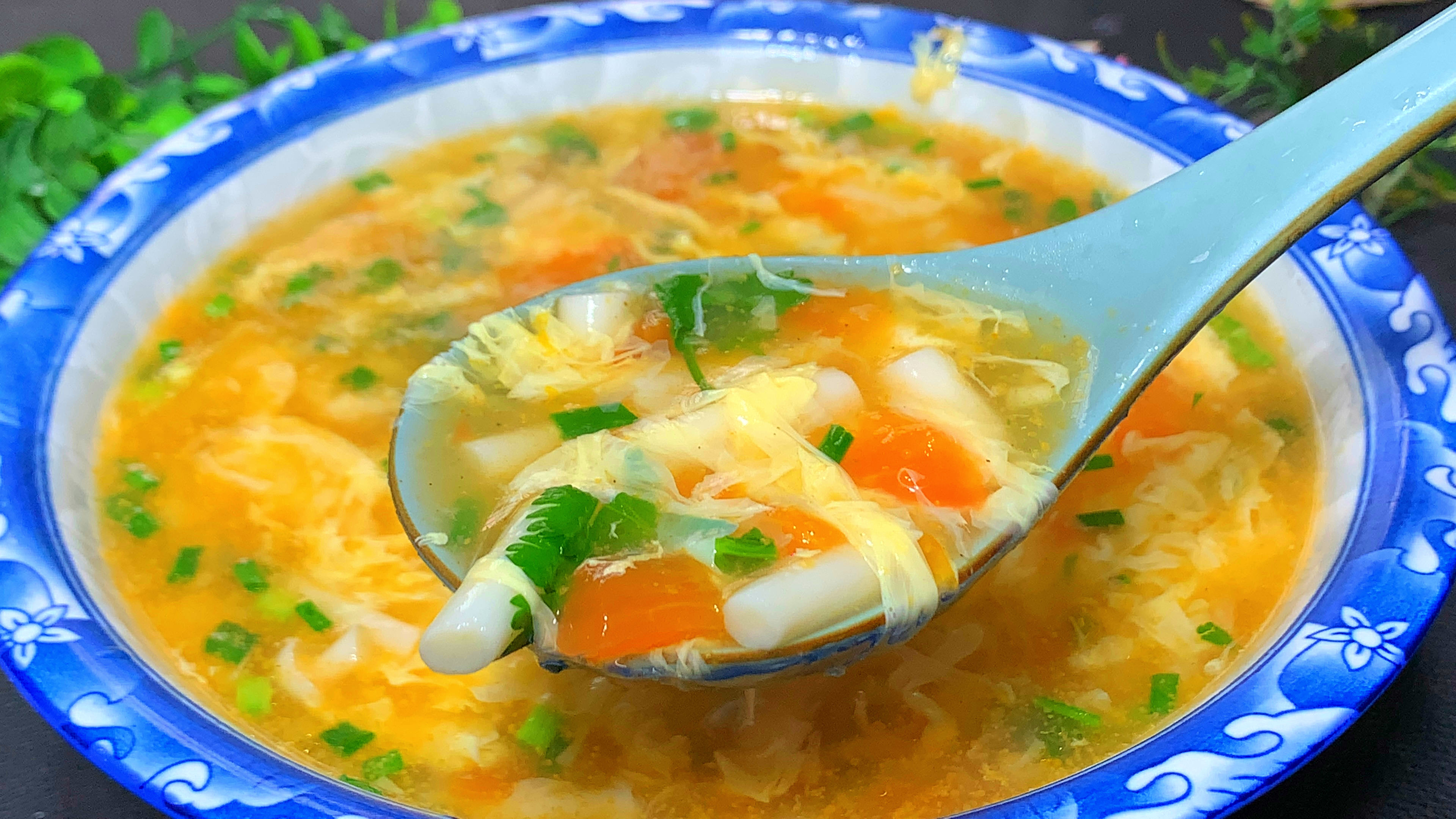 70岁老厨师教我做西红柿鸡蛋汤,做法简单,味道真的不一般