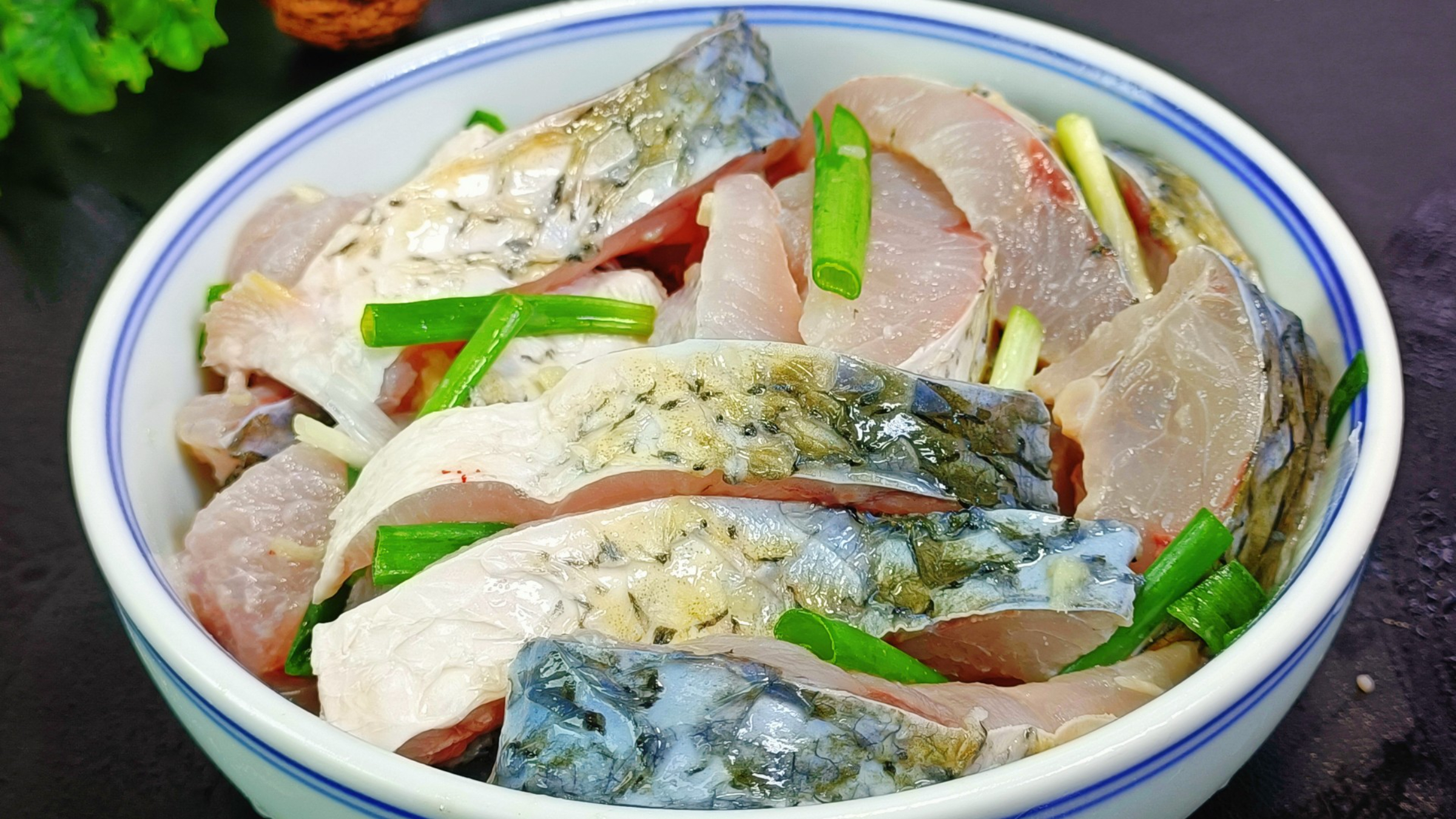 不管腌什么鱼，不要放盐和料酒腌制，教你绝招，鱼肉嫩滑无腥味