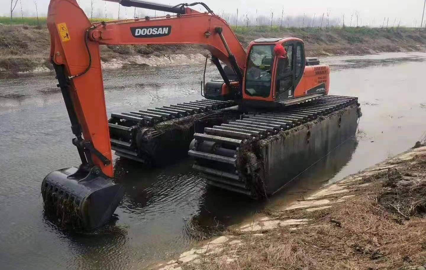 河道清淤水挖机出租