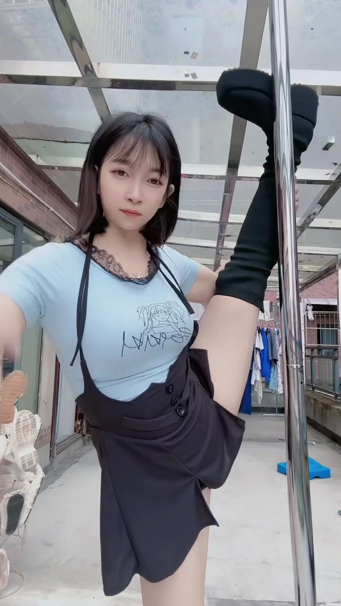 惊艳全场的舞蹈生,居家一字马柔美曲线尽显