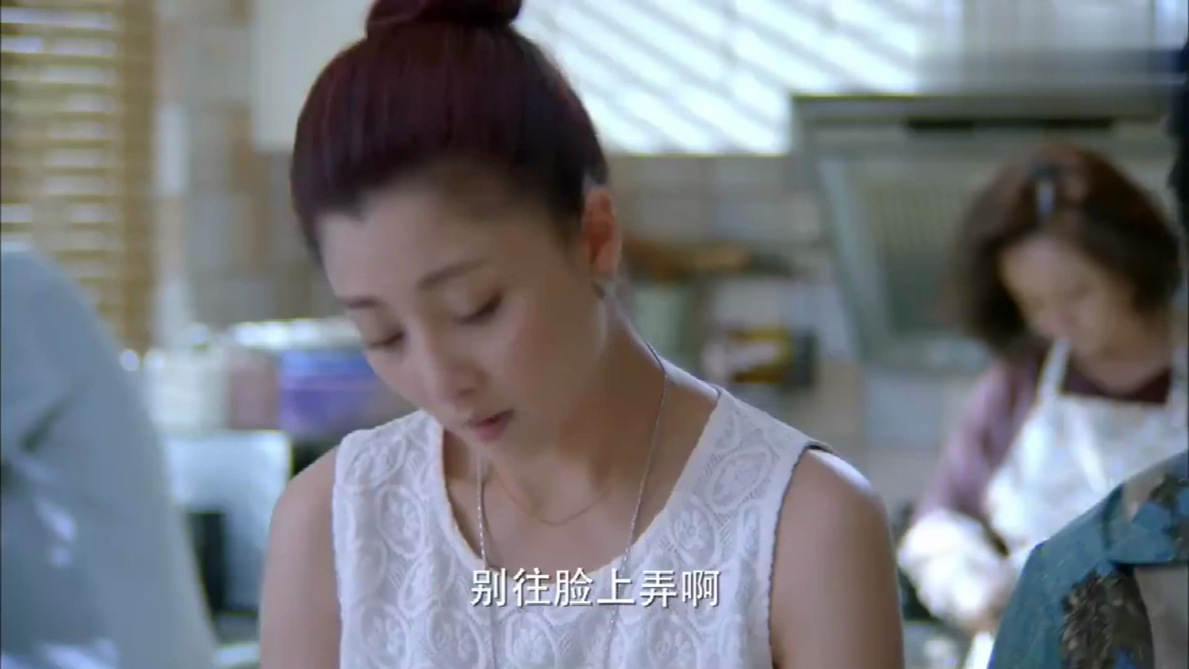 北漂:公婆包饺子,怎料儿媳心里有火没处撒,竟拿擀面杖出气