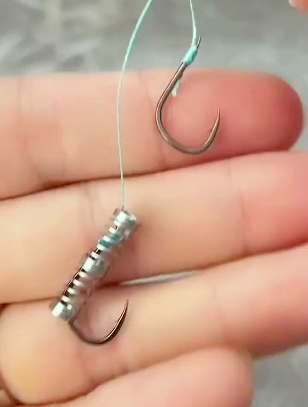 这个视频教你制作鲢鳙弹簧钩-度小视