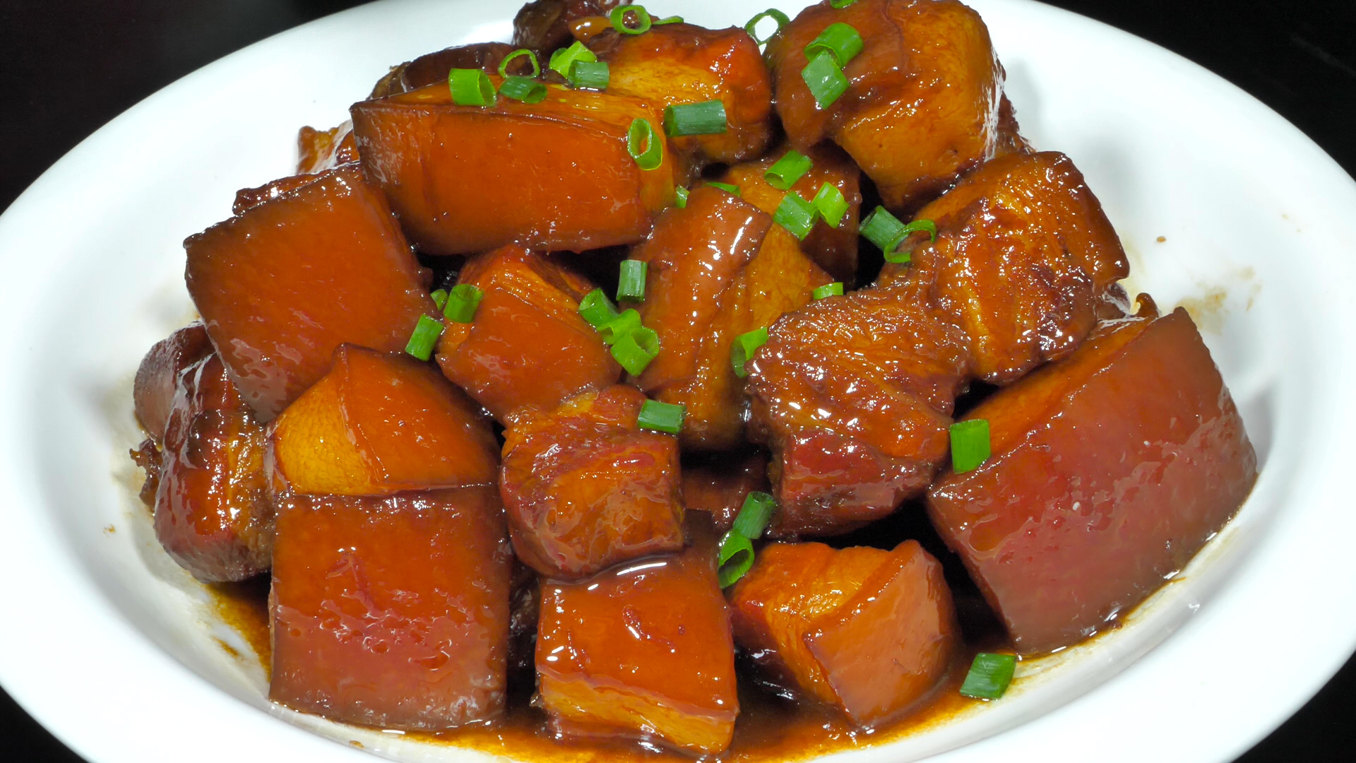 大厨教你红烧肉正确做法,软糯香甜,肥而不腻,过年吃着真香