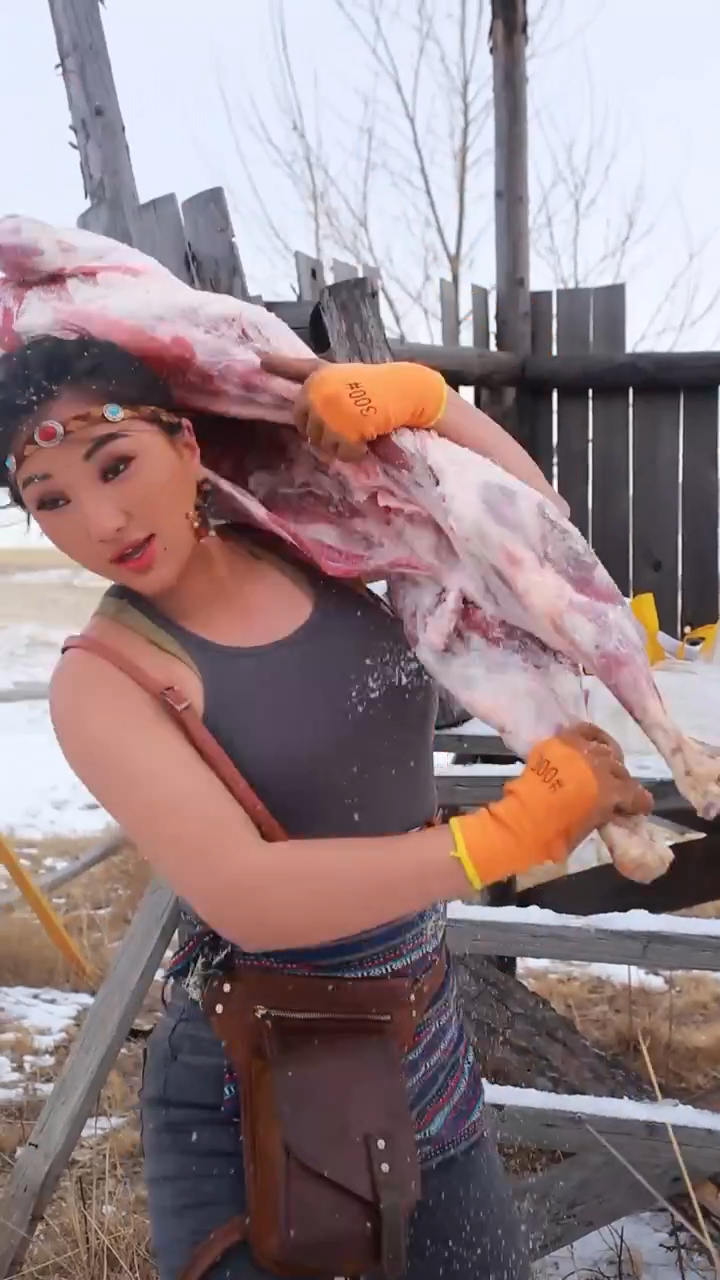 第一次去内蒙二姐家,看到她大锅炖的羊肉,说啥也得喝上三碗羊汤-度小