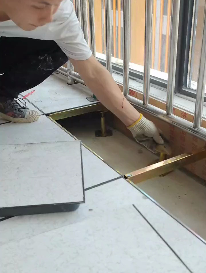 学校机房防静电地板边角安装处理视频