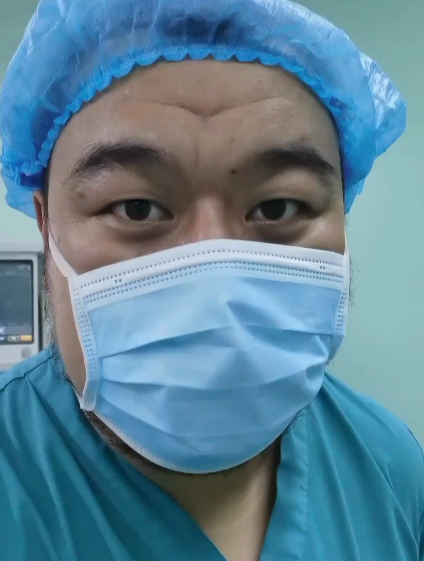 今天值班,偶遇女粉丝做手术,让她感受了一下二蛋叔叔到底有多暖