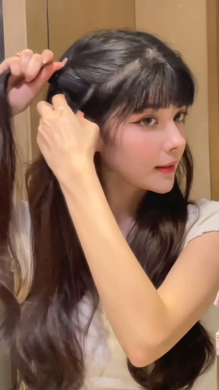 减龄又显发量的鱼骨辫双马尾