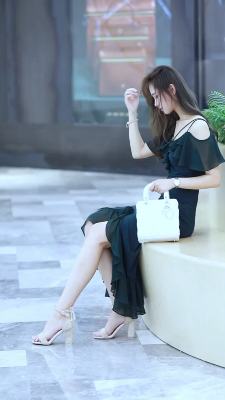 完美侧脸的女神让人心动