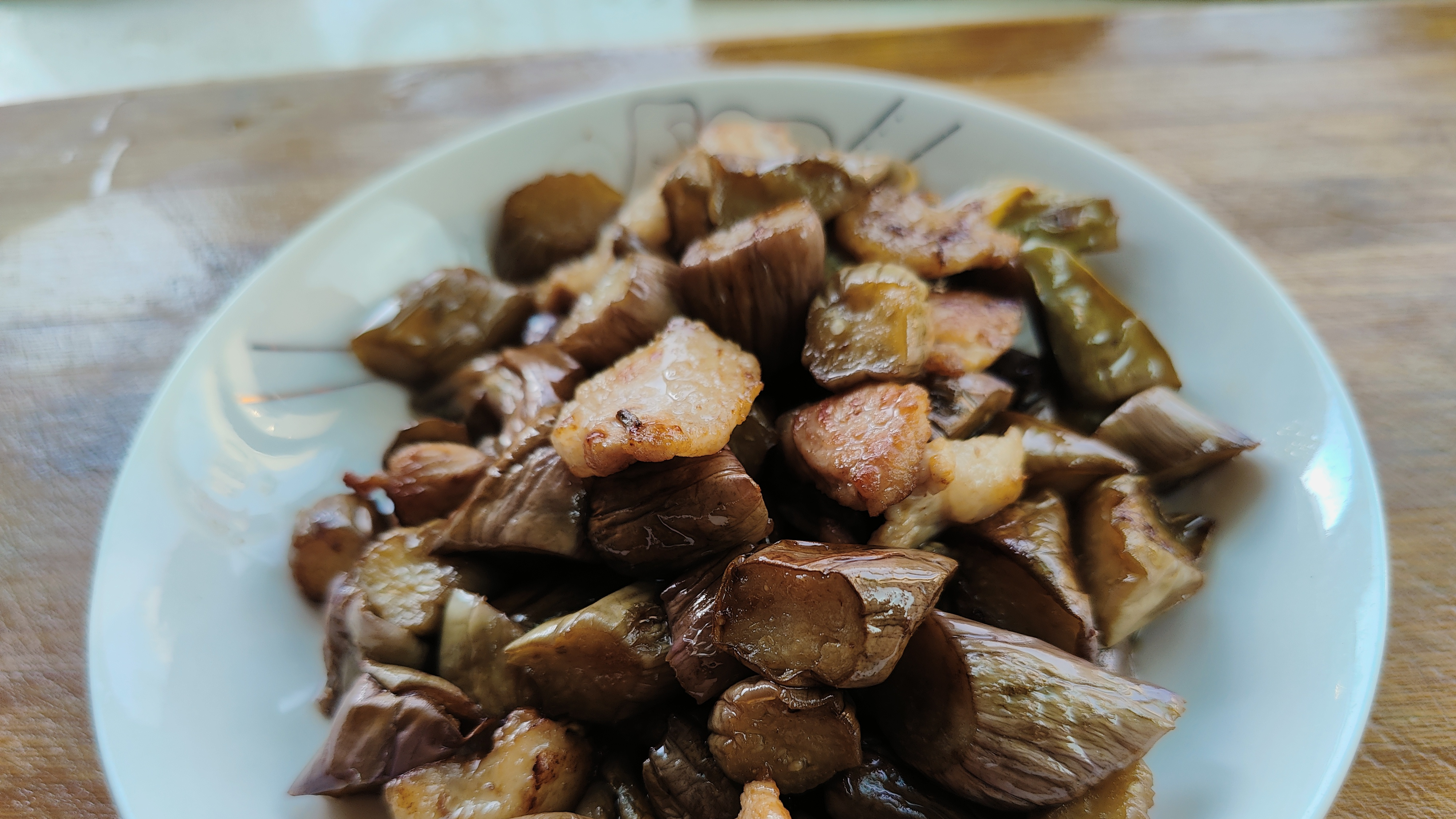 教大家做肉炒茄子,这样做,好看又美味!