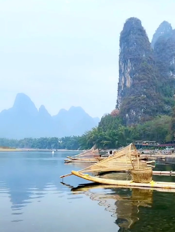 群峰倒影山浮水,無水無山不入神-度小視