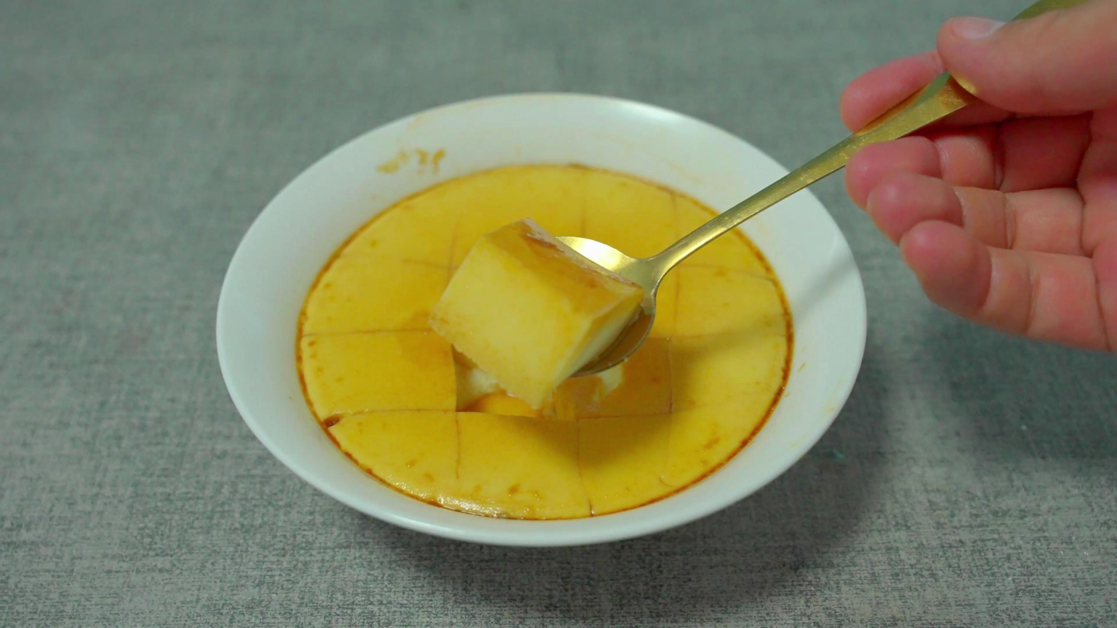 水蒸蛋很多人一看就会一做就废,其实方法不对,大厨教你正确方法