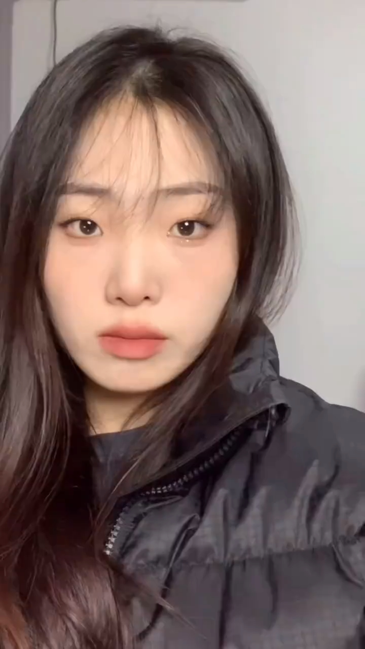 单眼皮韩系奶杏妆圆脸女孩冬季淡颜妆