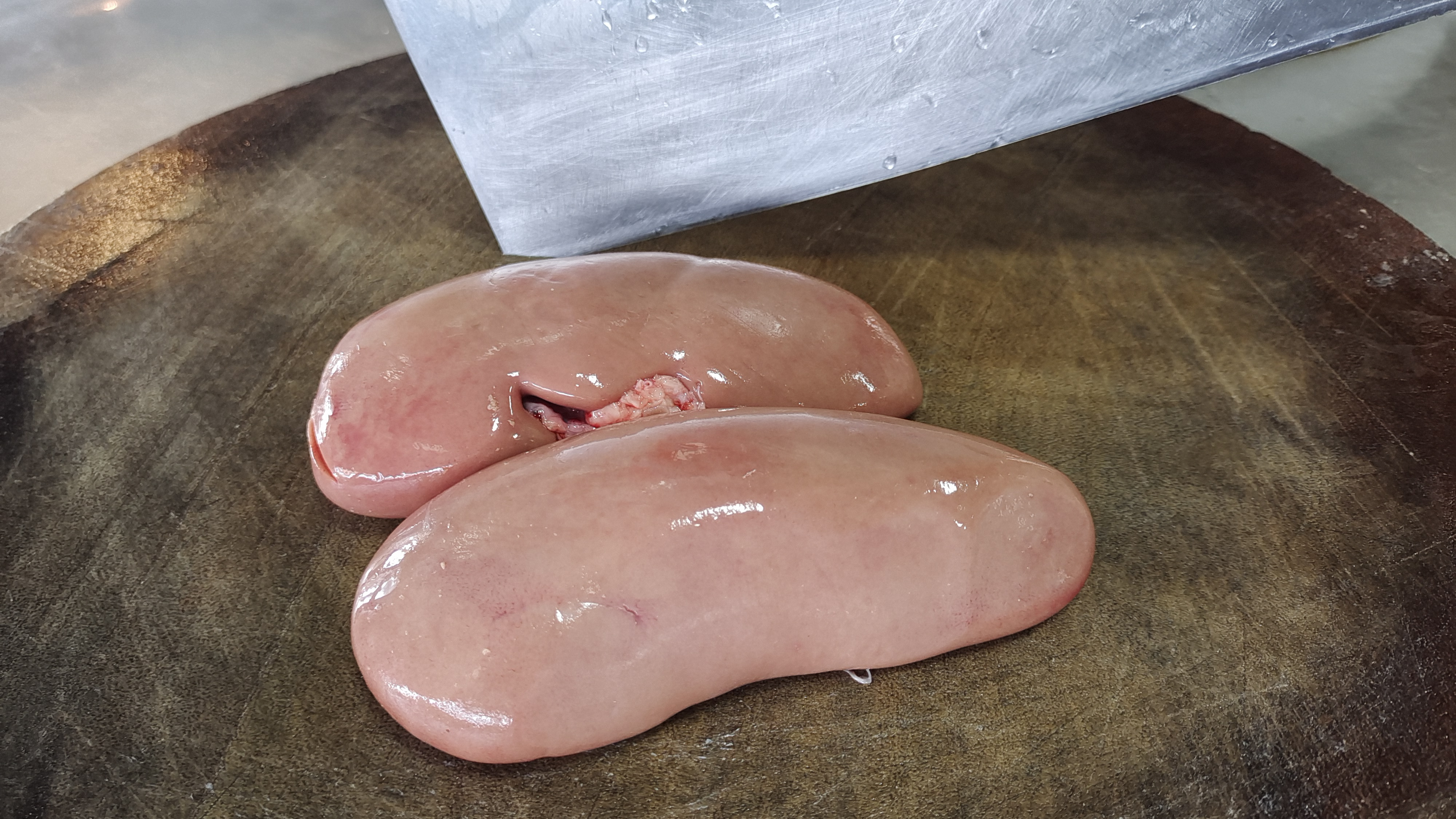 腰花的新吃法,不爆炒不火爆,厨师硬把它做成了招牌菜