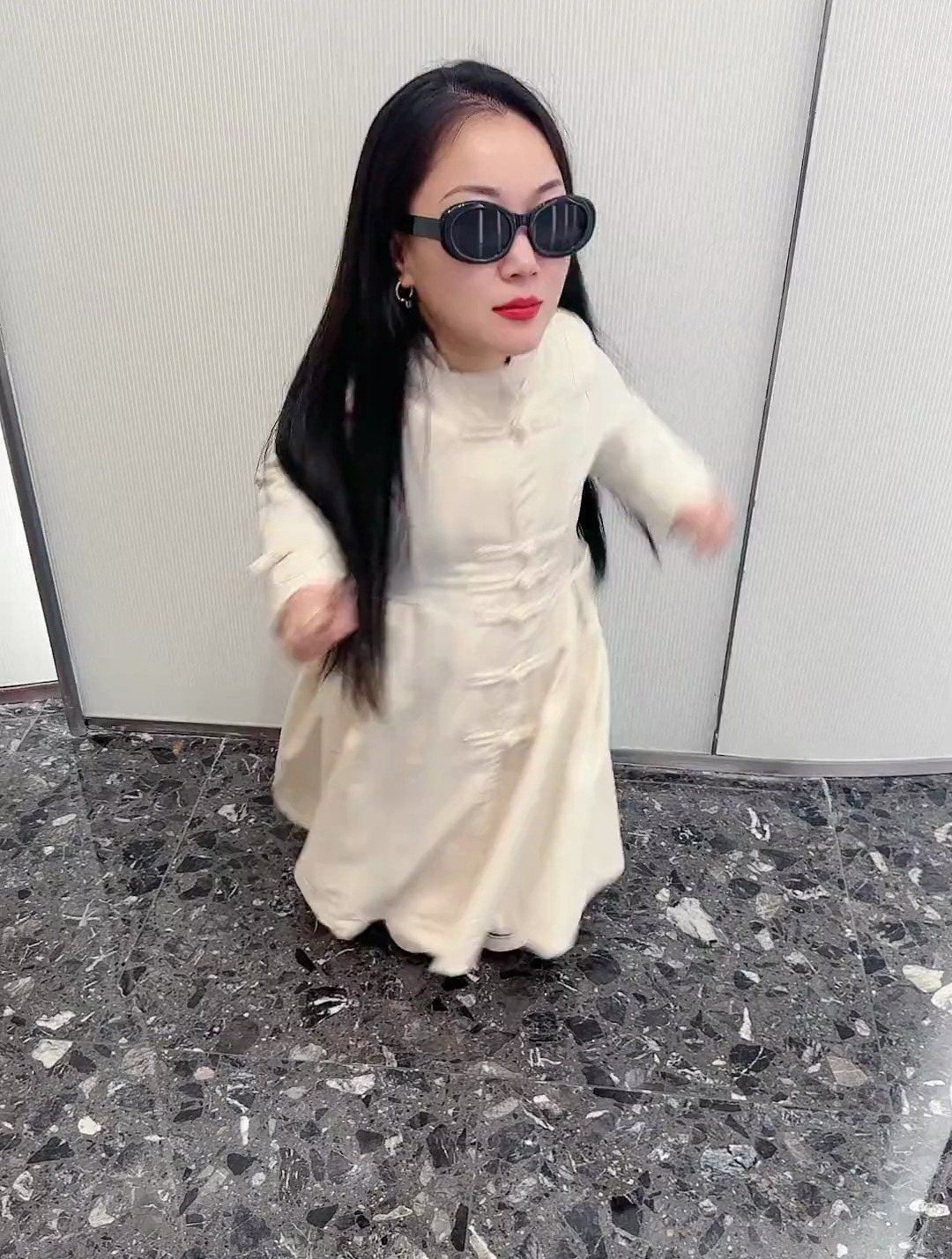 这能叫小娃娃?比我都大,都高