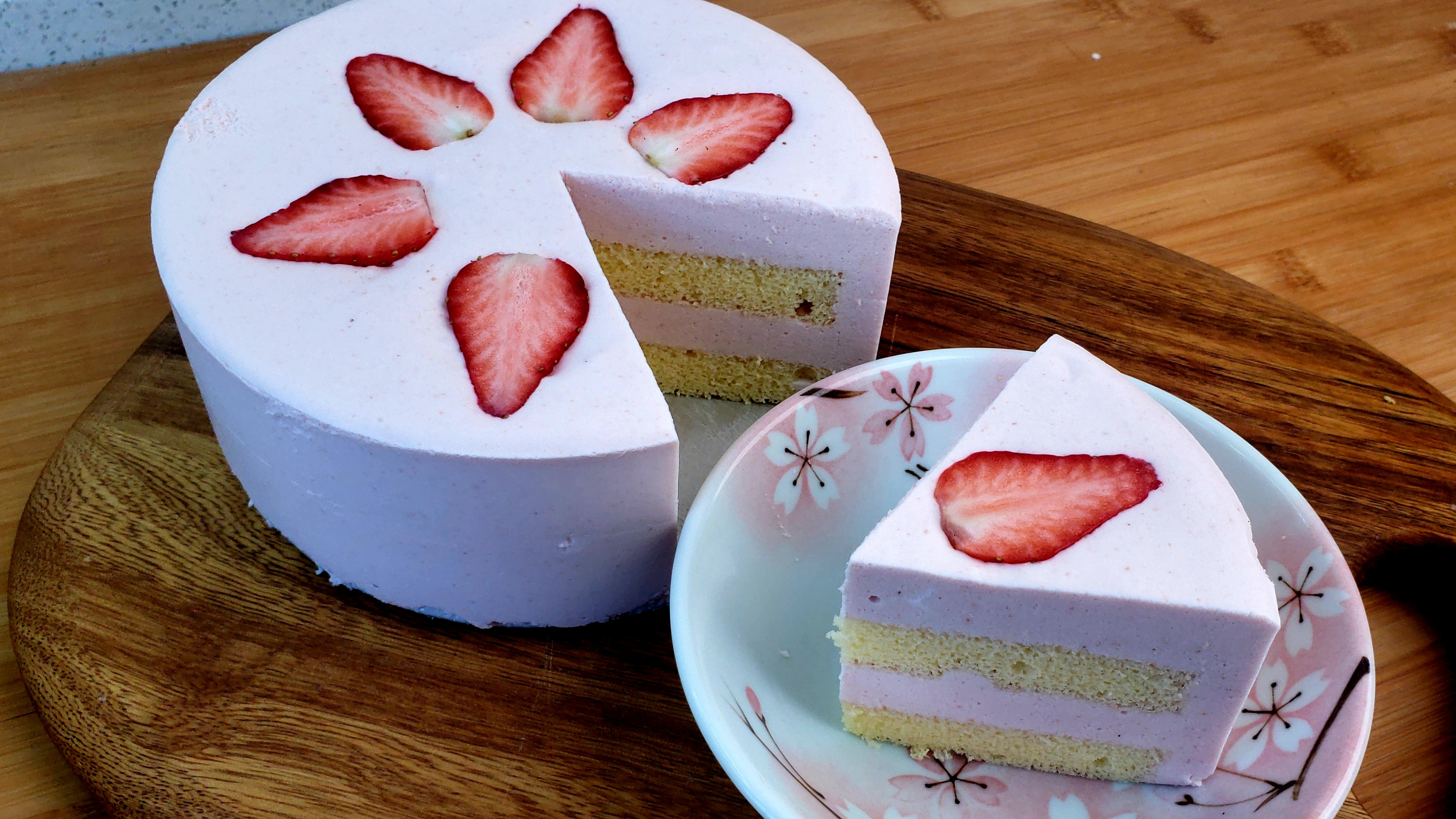 春天一定要试试这款草莓蛋糕，详细讲解让你看过就会，比买的好吃