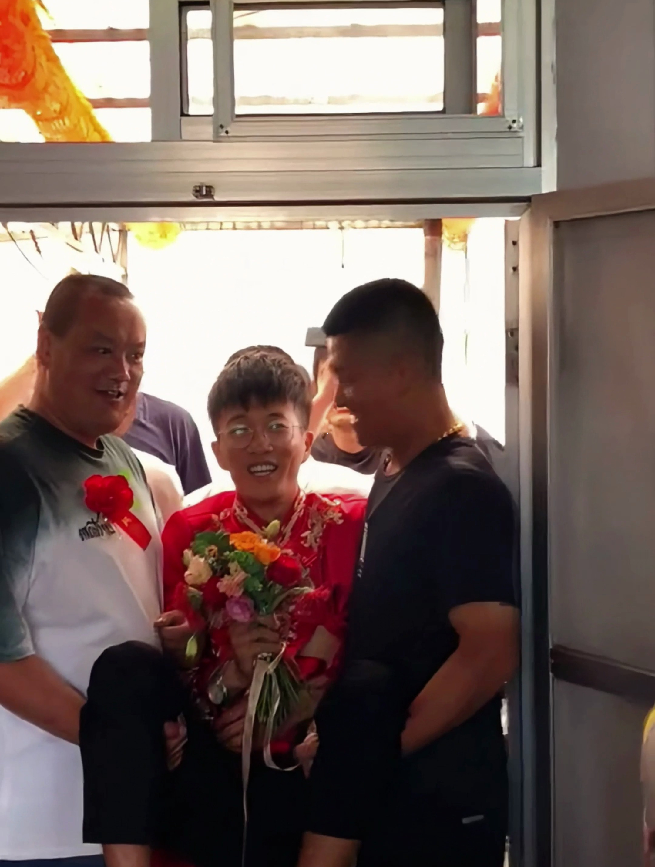 新娘说,快把压寨新郎抬上来,这太搞笑了!-度小视