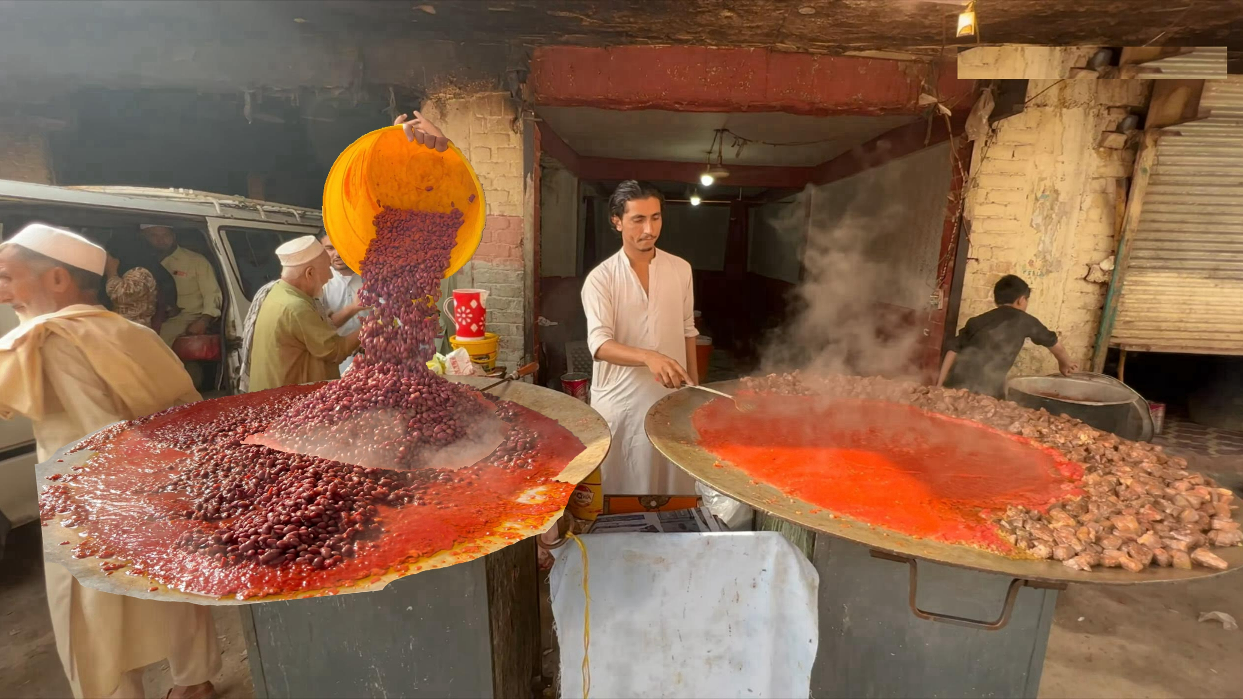巴铁街头羊杂老店,直径2米的大锅,全天不停的炖煮