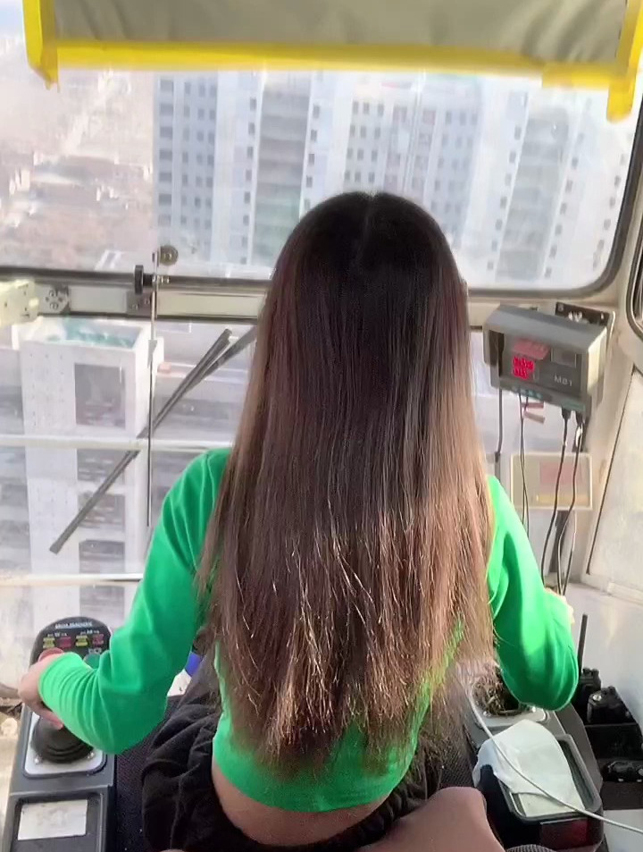 工地塔吊女司机的日常生活