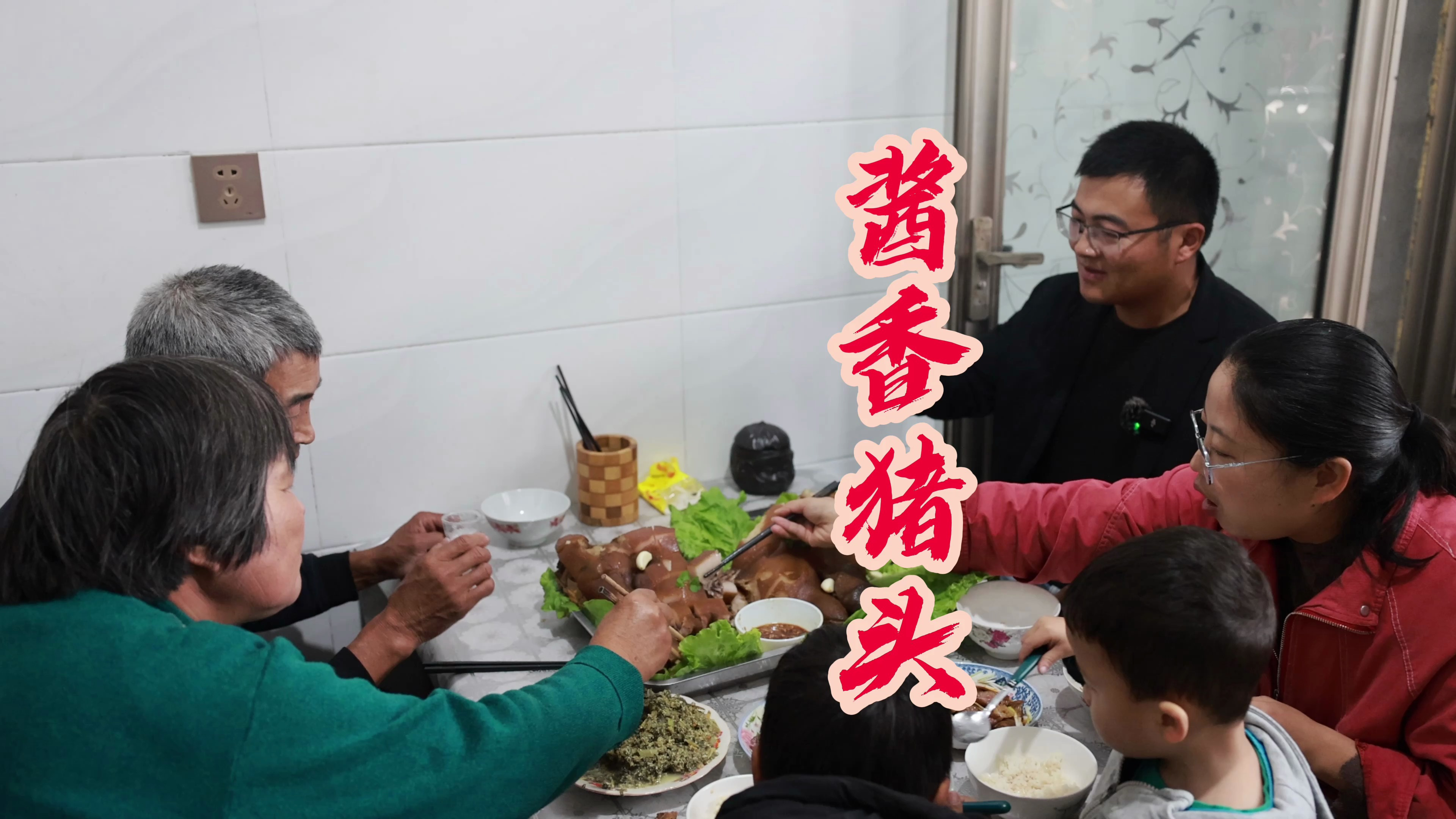 110买了个13斤多大猪头，做酱香猪头，肥而不腻，喝点酒太过瘾了