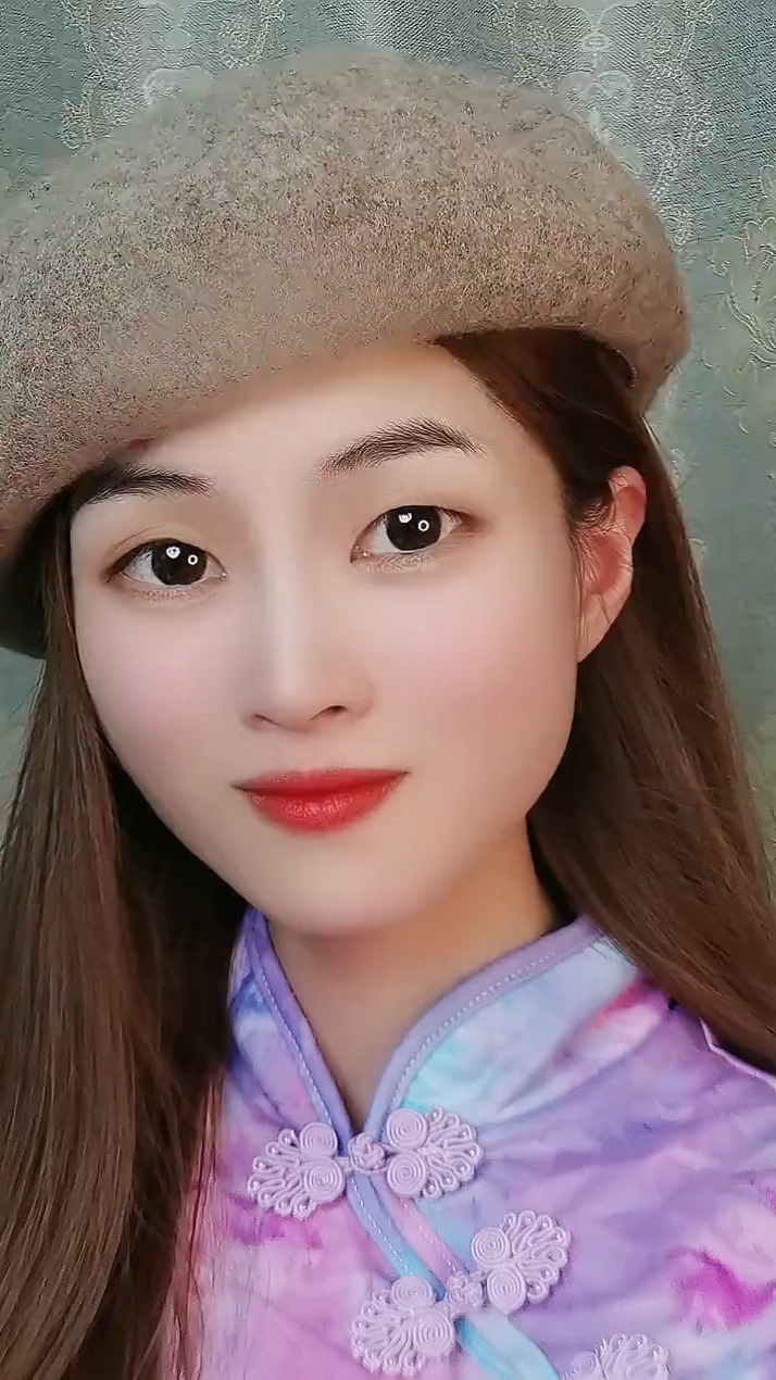 红唇白齿,歌甜人美