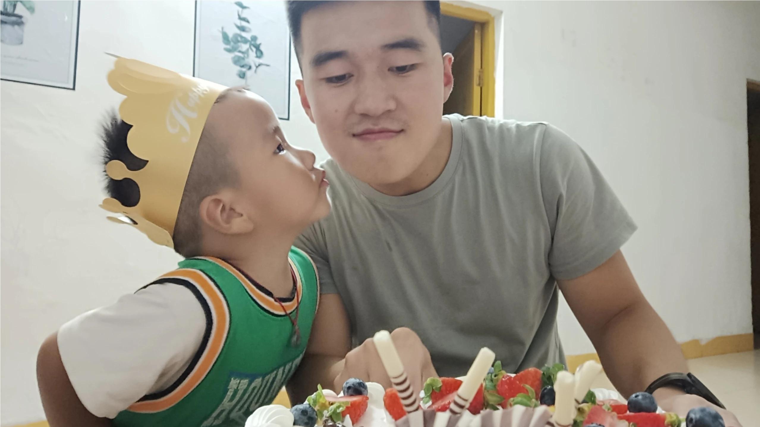 老公生日过砸了蛋糕没吃上,想吃豆腐花媳妇一早就起来做了!