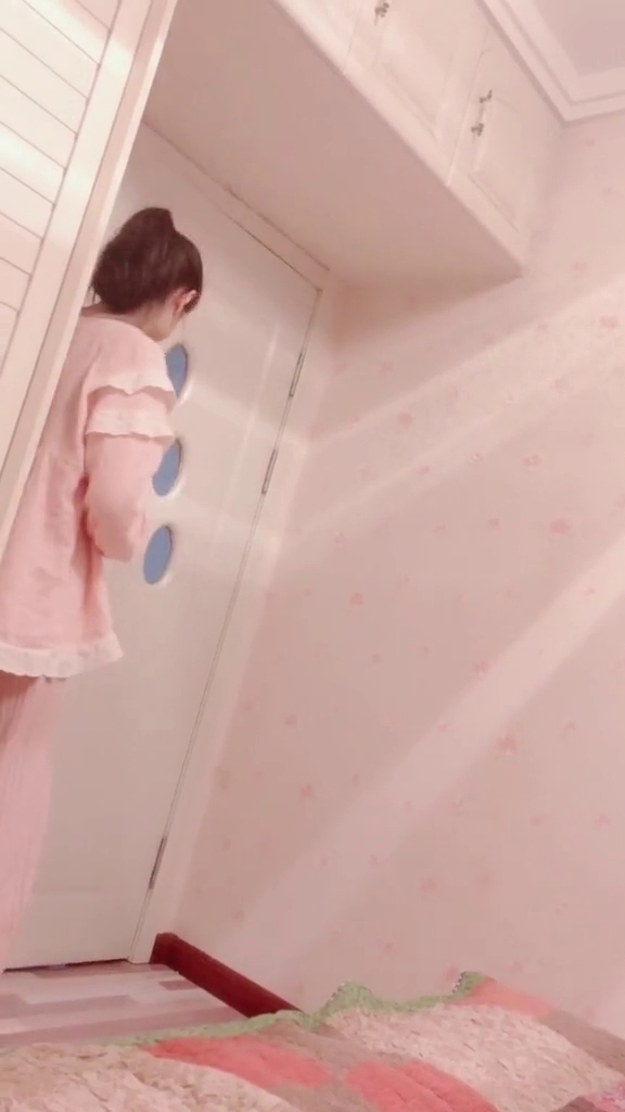 三宝以后改名小黏包太黏姐姐啦