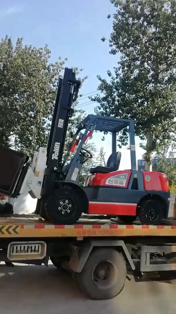 丰田台励福叉车潍坊办事处配倾翻架铲斗的叉车工程机械设备