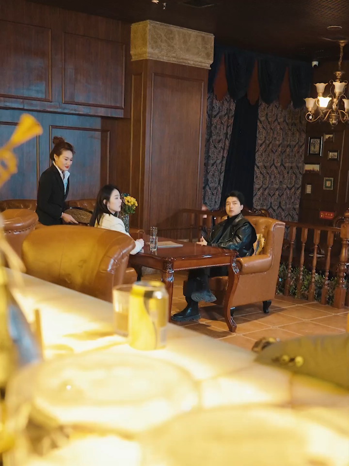 程毅骚扰覃文柯凡挺身而出