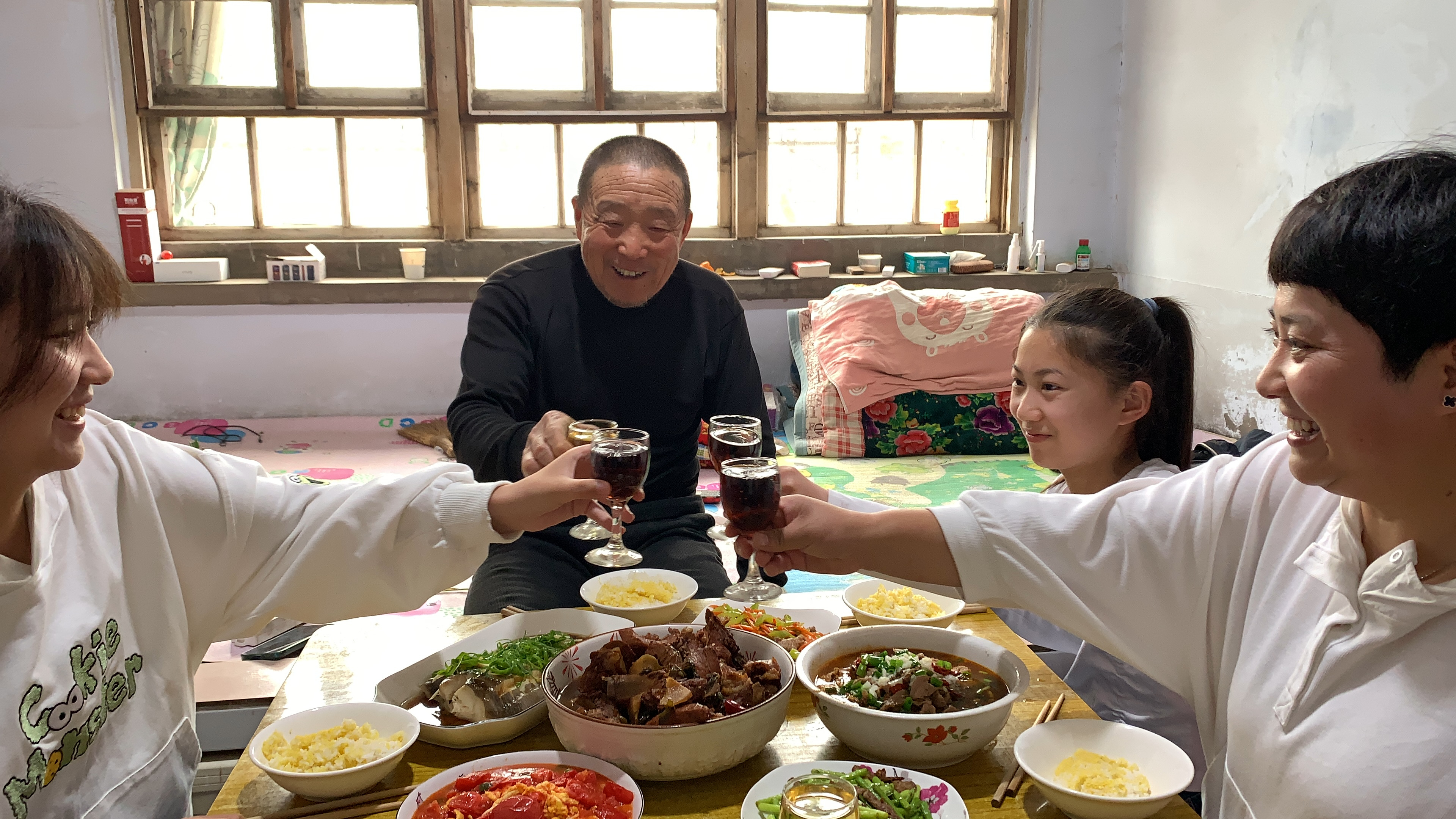 大闺女生日妈妈做了一桌饭菜,愿你所想都能如愿,开心快乐每一天