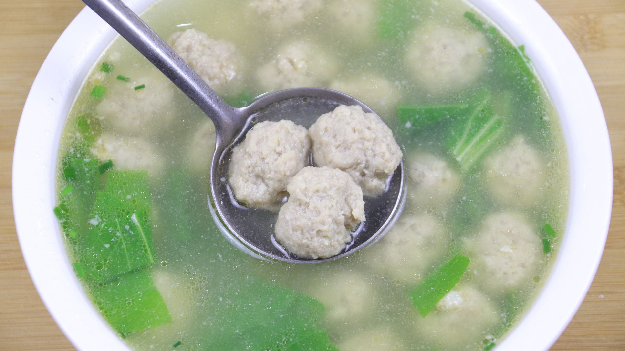 肉丸子好吃有诀窍,教你饭店不外传的配方,汤鲜味美,清淡不油腻
