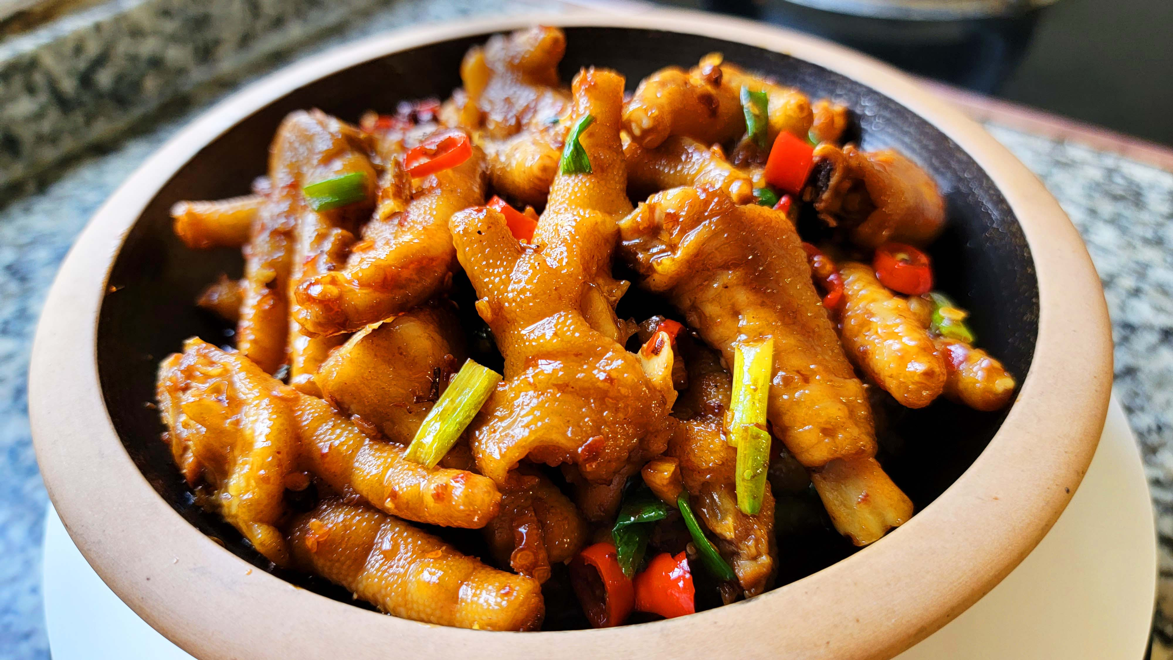 鸡脚的香辣吃法,麻辣爽口,软糯入味,越啃越香根本停不下来