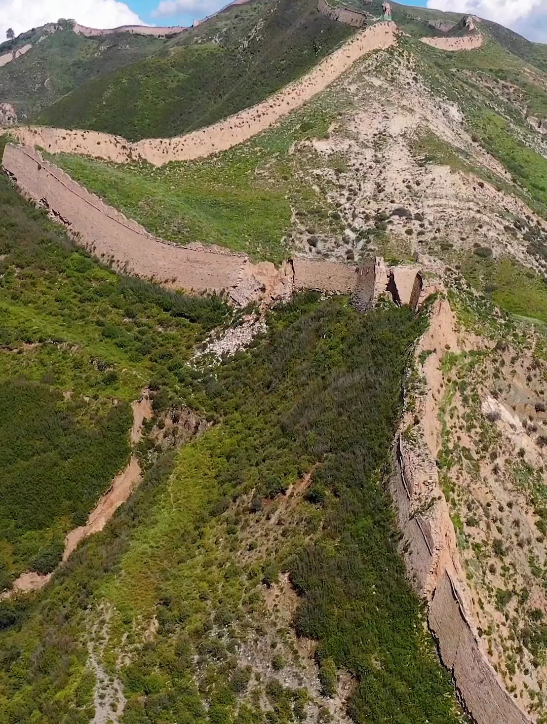 航拍雁门关白草口长城 著名的锯齿单边长城