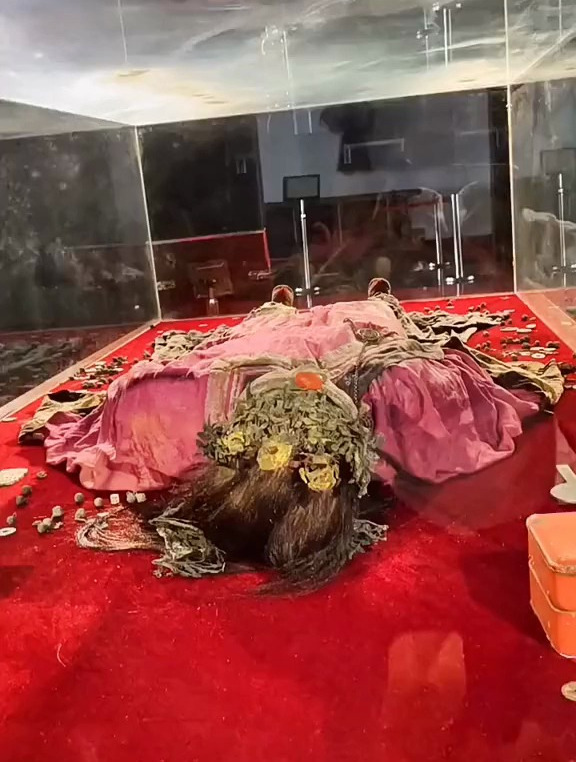 这位清朝的香妃娘娘,年轻时一定是一位绝世美女,太惊艳了!