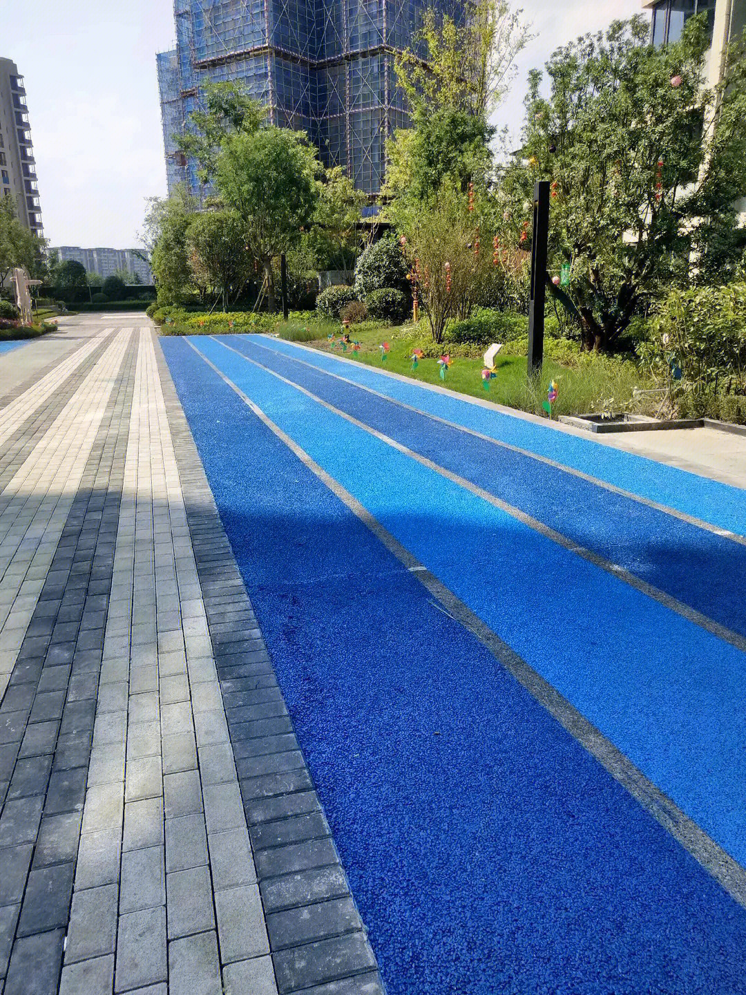 路面改色沥青改色高耐磨三组份聚氨酯漆 让路面多姿多彩