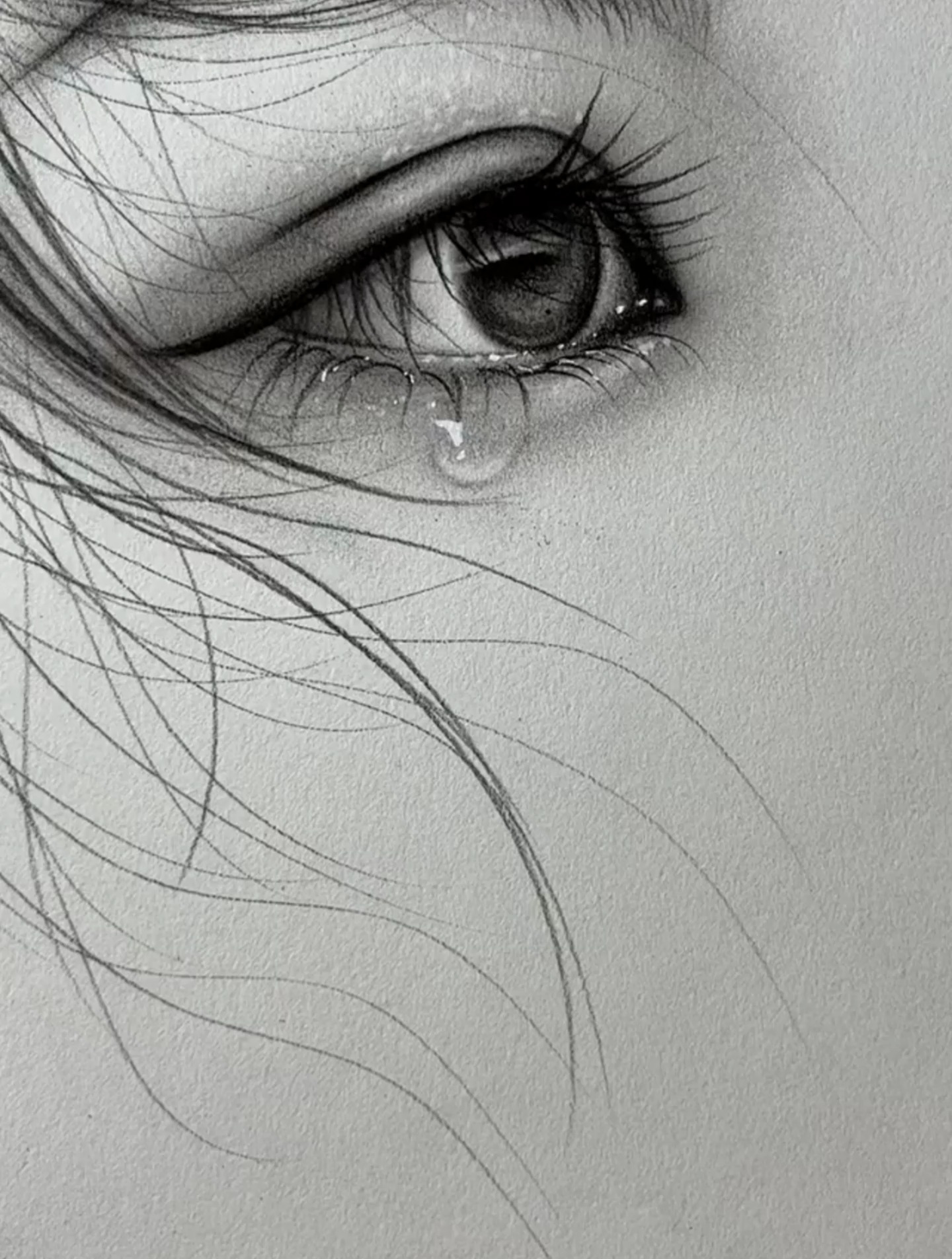 手绘一只流泪的眼睛