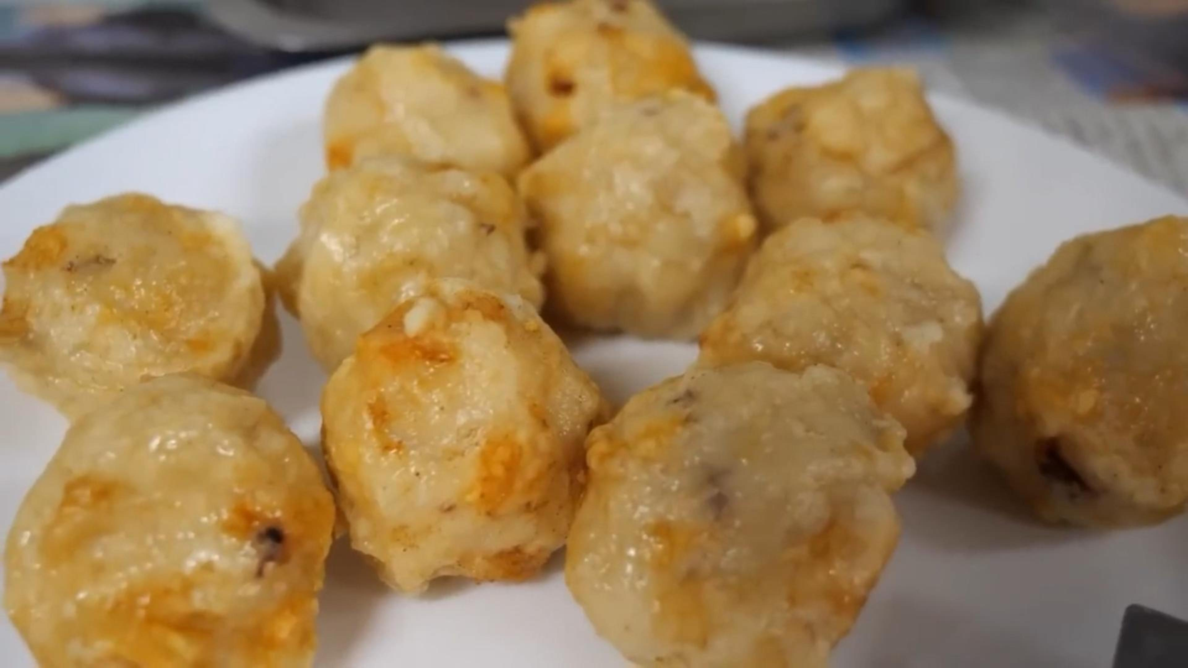 墨鱼丸是怎么制作出来的,让我们一起来看看,真是大开眼界