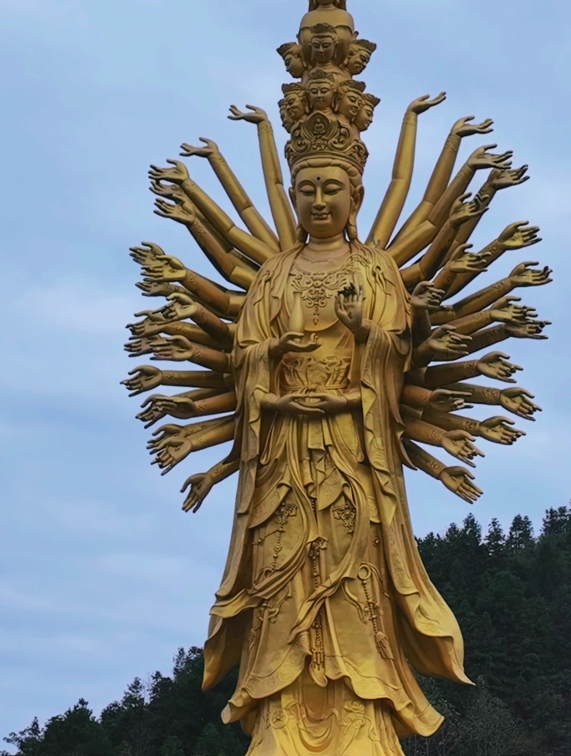 6亿,高达99.19米,重达 600 吨的湖南千眼千手观音!