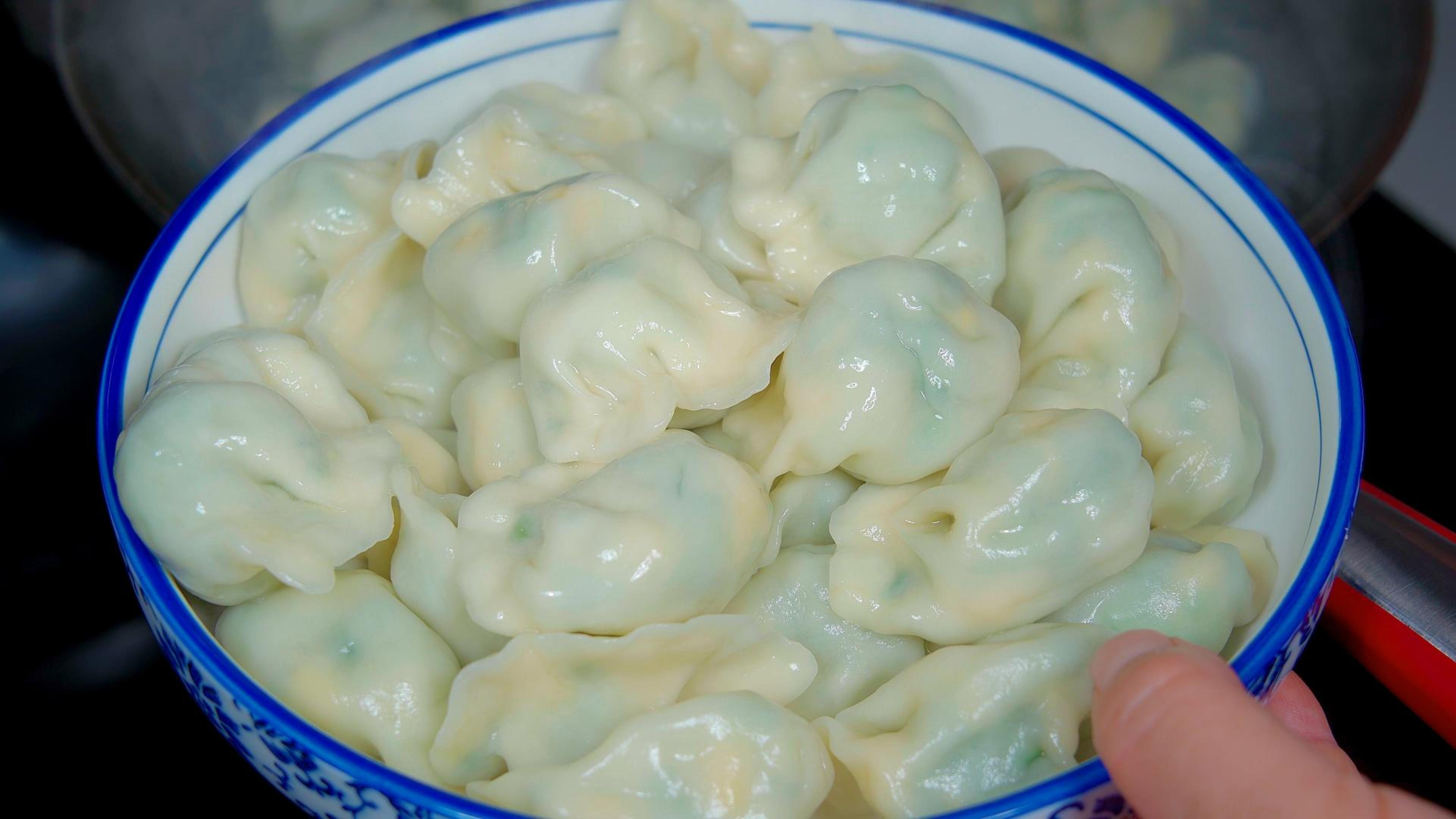 天热没有胃口，就给家人包三鲜馅水饺，清香爽口不油腻，一口一个